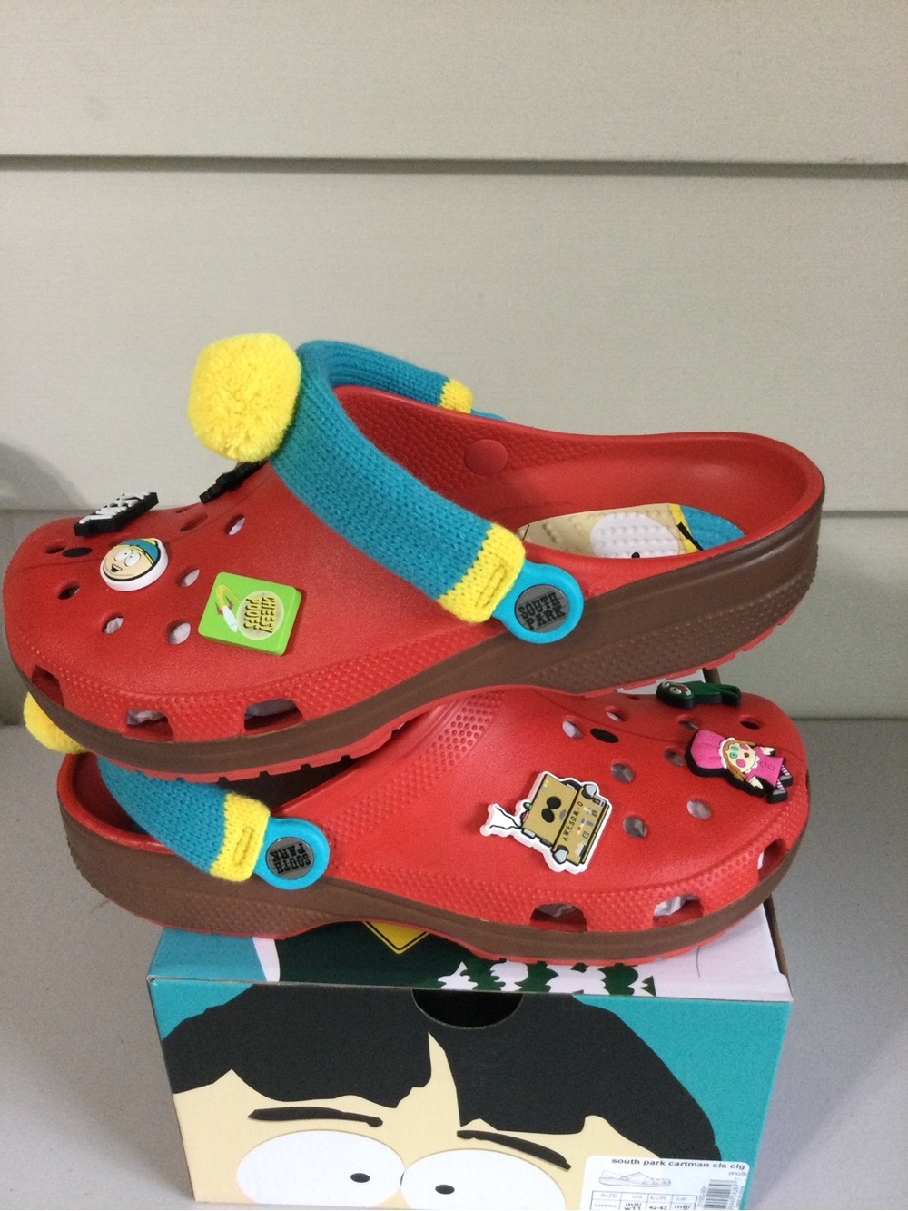Red mens ' Slip-On Sandal Clogs with Blue-Yellow Strap